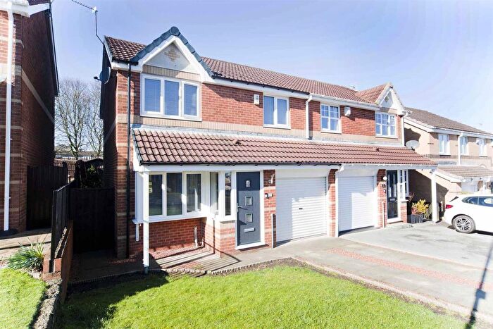 3 Bedroom Semi-detached House For Sale In Lakemore, Peterlee, SR8