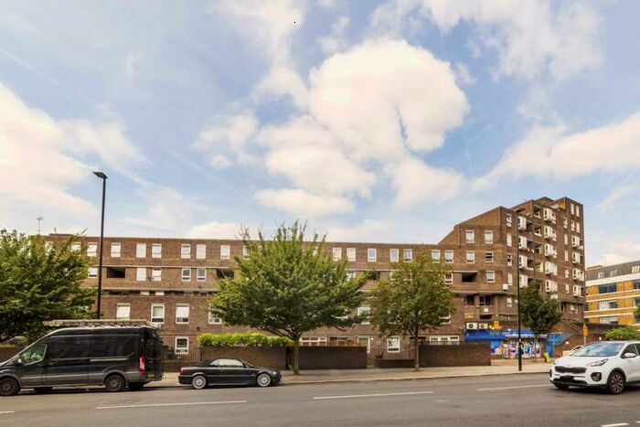 3 Bedroom Flat To Rent In Manningford Close, Goswell Road, EC1V