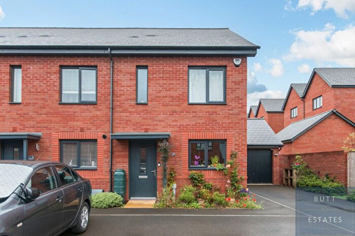 2 Bedroom End Terrace House For Sale In Wedlake Drive, Exeter, EX2