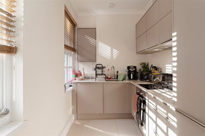 1 Bedroom Flat To Rent In Clarendon Road, Redhill, RH1