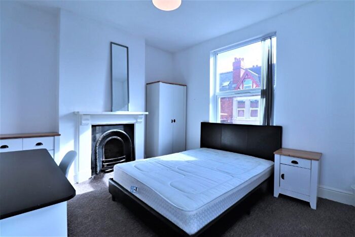 4 Bedroom Apartment To Rent In Doric Way, London, NW1