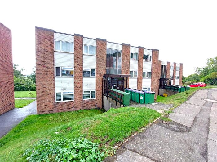 2 Bedroom Flat For Sale In Holywell Avenue, Folkestone, CT19