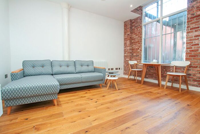 2 Bedroom Flat For Sale In Hounds Gate Court, Nottingham, NG1