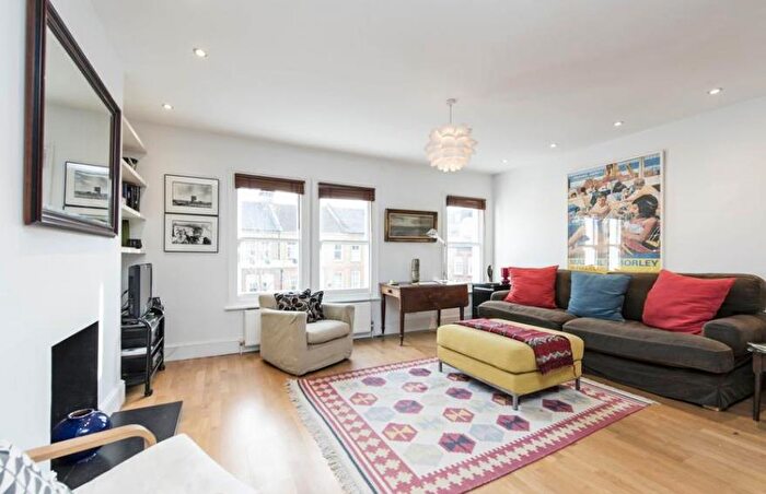 2 Bedroom Apartment To Rent In Clarence Terrace, Marylebone, London, NW1