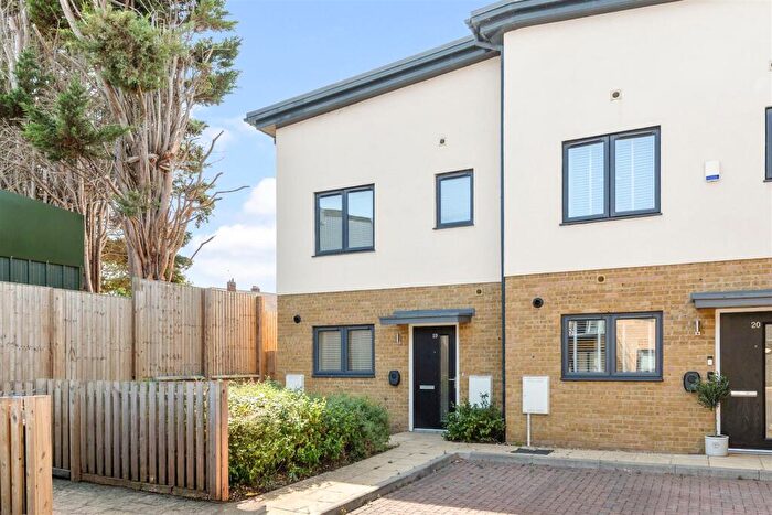 3 Bedroom End Of Terrace House For Sale In Platinum Court, The Mead, Hitchin, SG5
