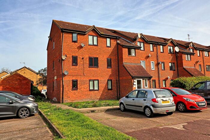 1 Bedroom Flat For Sale In Parsonage Road, Grays, RM20