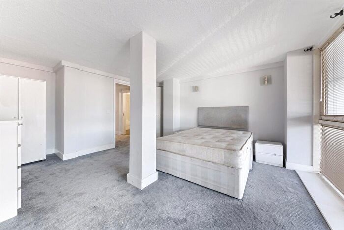 2 Bedroom Apartment To Rent In Artichoke Hill, Wapping, E1W