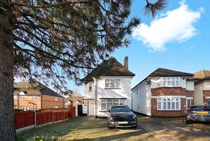5 Bedroom Detached House For Sale In Chase Road, London, N14