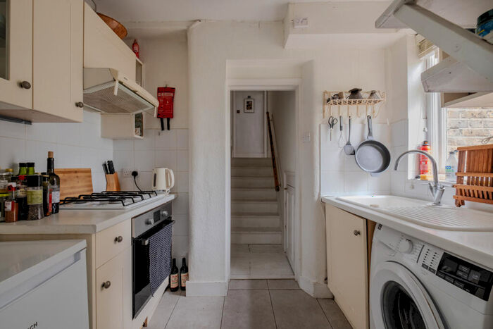1 Bedroom Flat For Sale In Balham Park Road, London, SW12