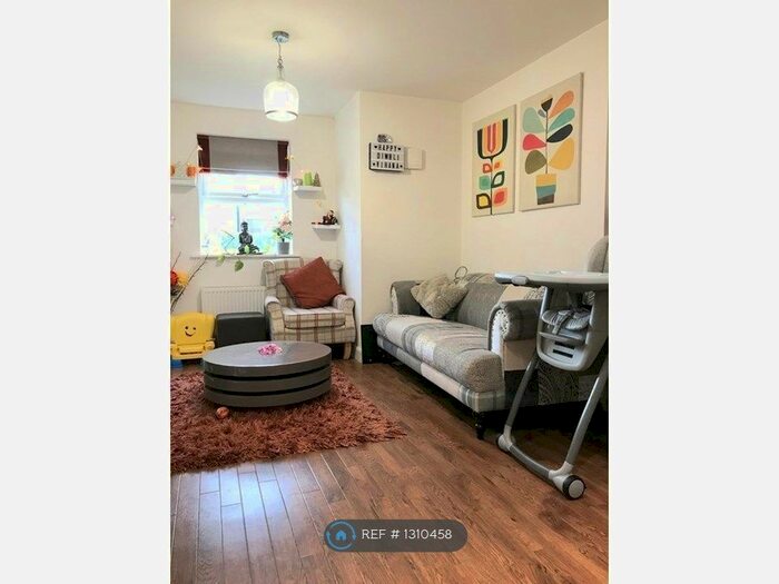 2 Bedroom Flat To Rent In Old Wardour Way, Newbury RG14