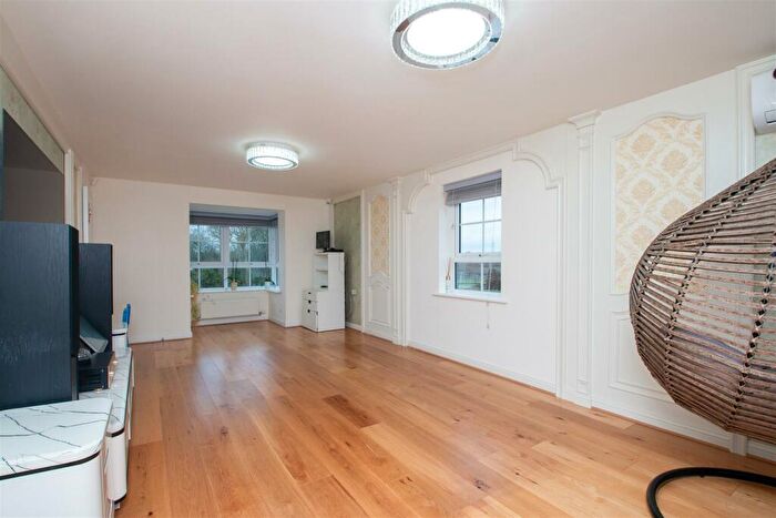 5 Bedroom Detached House To Rent In Juno Lane, Fairfields, MK11