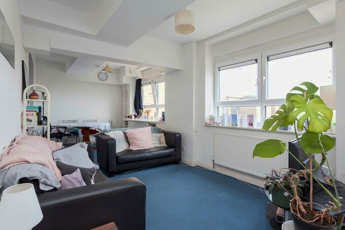 2 Bedroom Flat To Rent In Bethnal Green Road, E2