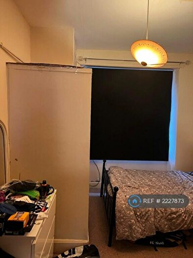 1 Bedroom Flat To Rent In Exeter Drive, Glasgow, G11