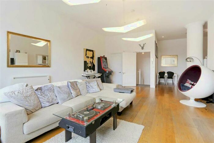 1 Bedroom Flat To Rent In Vineyard Path, East Sheen, SW14