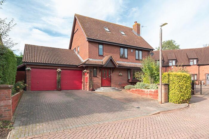 5 Bedroom Detached House For Sale In Fosters Lane, Bradwell, Milton Keynes, Buckinghamshire, MK13