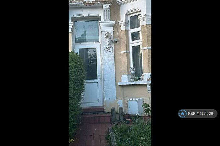 2 Bedroom Flat To Rent In Queens Road, London Ibb, E11