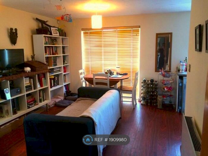 2 Bedroom Flat To Rent In Cold Blow Lane, London, SE14