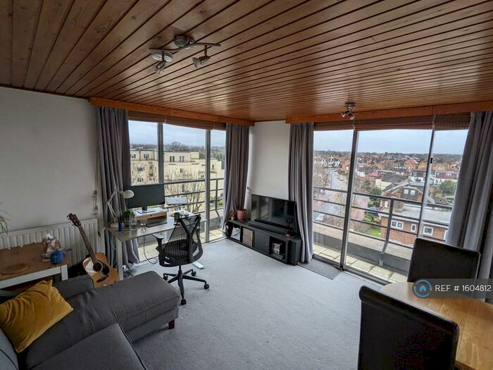 1 Bedroom Penthouse To Rent In Nightingale Lane, London, SW12