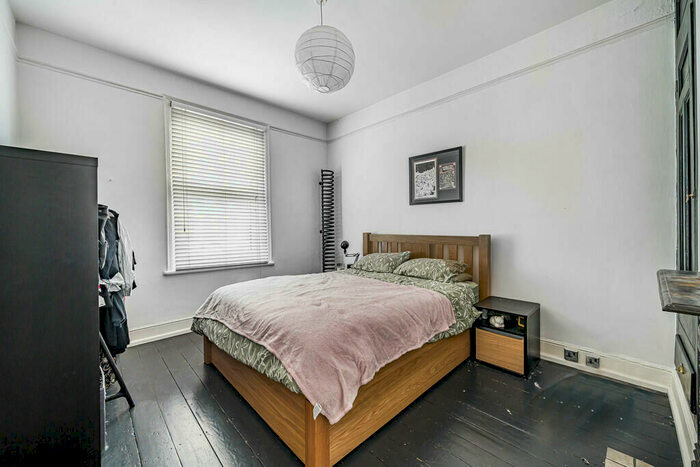 2 Bedroom Flat For Sale In Laburnum Grove, Portsmouth, Hampshire, PO2