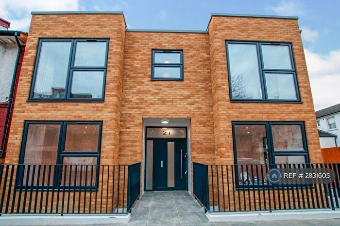 2 Bedroom Flat To Rent In St James's Park, Croydon, CR0