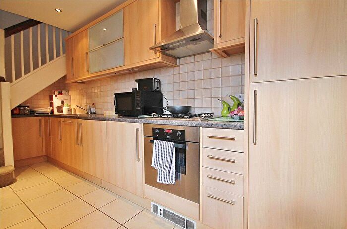 1 Bedroom Apartment To Rent In Broadway, Knaphill, Woking, Surrey, GU21