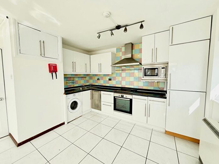 2 Bedroom Flat To Rent In Manwood Street, London, E16