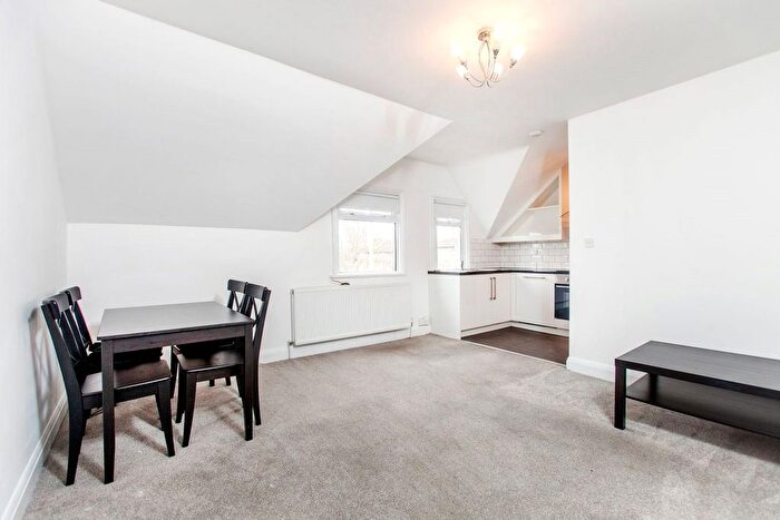 2 Bedroom Flat To Rent In Cricklewood Lane, London, NW2