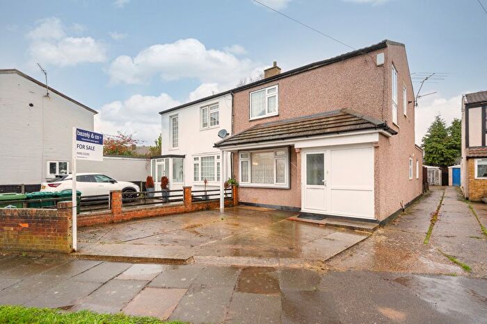 3 Bedroom Semi-Detached House For Sale In Preston Road, Shepperton, TW17