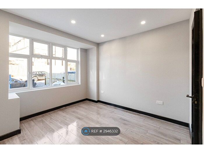 Studio To Rent In Niederwald Road, London, SE26