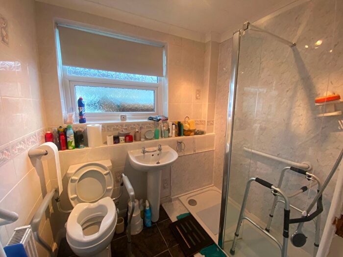 2 Bedroom Bungalow For Sale In Kingrosia Park, Clydach, Swansea, SA6