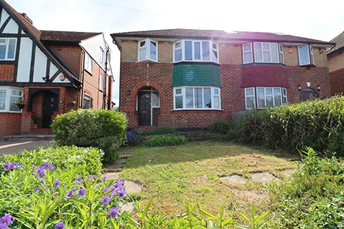 4 Bedroom Semi Detached House For Sale In Kenilworth Road, Edgware, Middlesex, HA8