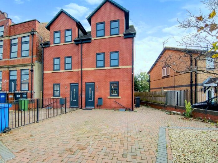 4 Bedroom Semi-Detached House To Rent In Rowsley Grove, Reddish, Stockport, SK5