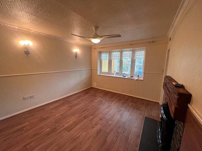 2 Bedroom Semi-Detached House To Rent In Kirkstone Avenue, Manchester, M28