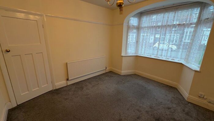 3 Bedroom Terraced House To Rent In Middle Lane, Rotherham, S65