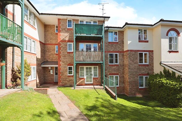 2 Bedroom Apartment For Sale In Alexandra Park, High Wycombe, HP11