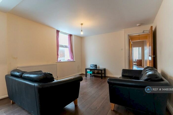 3 Bedroom Flat To Rent In Ordnance Road, Southampton, SO15