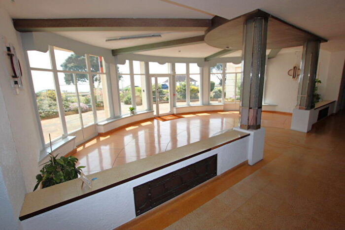 2 Bedroom Flat For Sale In Oulton Hall., Marine Parade East, Clacton On Sea, CO15