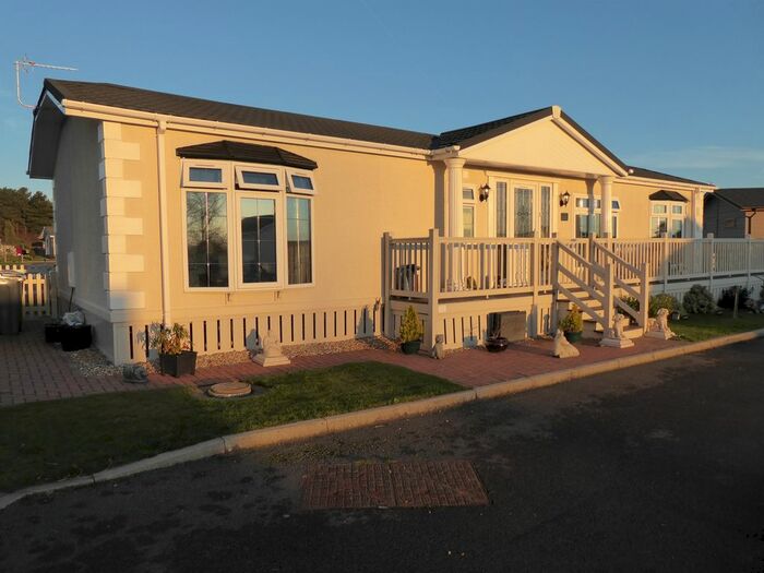 2 Bedroom Mobile/park Home For Sale In Wolds Retreat, Brigg Road, Caistor, Market Rasen, Lincolnshire LN7