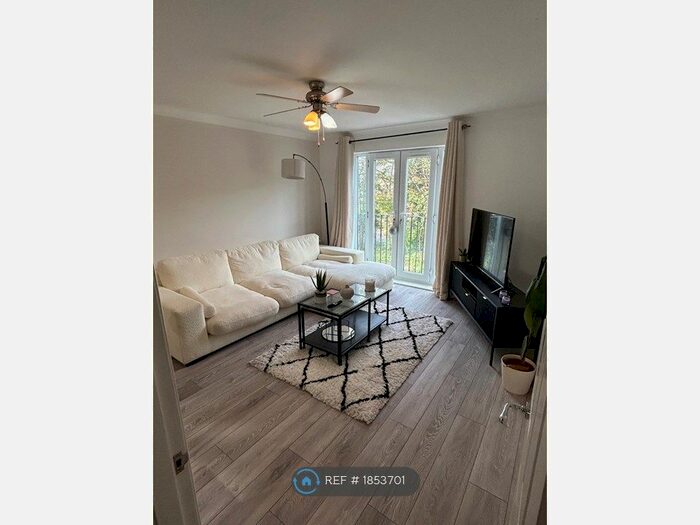 2 Bedroom Flat To Rent In Church Street, Horwich, Bolton, BL6