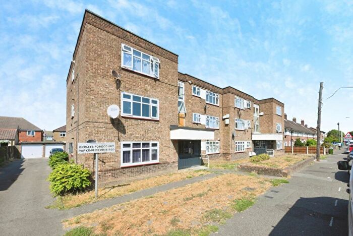 2 Bedroom Flat For Sale In Rush Green Road, Romford, Essex, RM7