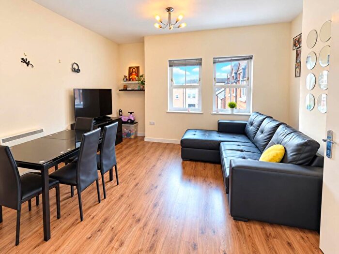 2 Bedroom Flat To Rent In Broka Court, Aylesbury, HP19