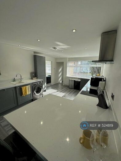 5 Bedroom Semi-Detached House To Rent In Briars Lane, Liverpool, L31