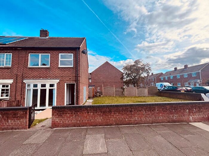 3 Bedroom End Of Terrace House To Rent In Fellgate Avenue, Jarrow, NE32
