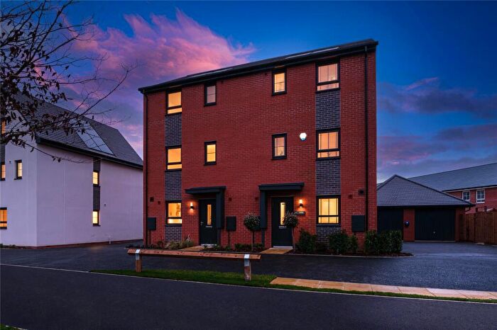 4 Bedroom End Of Terrace House For Sale In Aston Grange, Banbury Road, Upper Lighthorne, Warwickshire, CV35