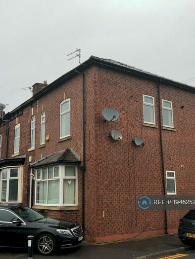 2 Bedroom Flat To Rent In Shaw Heath, Stockport, SK2