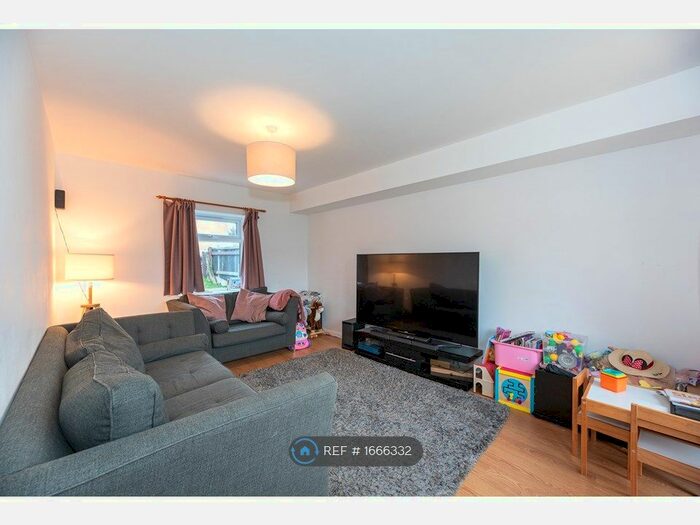 3 Bedroom Semi-Detached House To Rent In Barham Road, Chislehurst, BR7