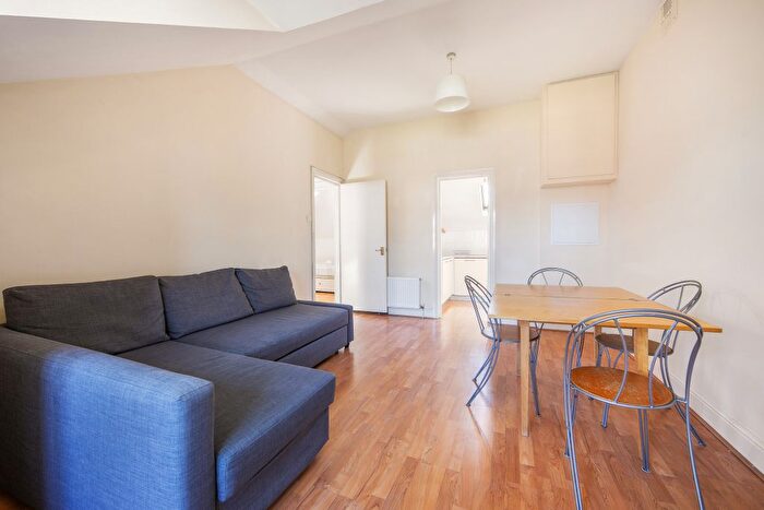 2 Bedroom Flat To Rent In Finsbury Park Road, Finsbury Park, London, N4