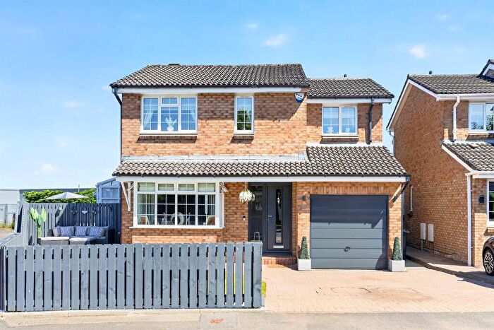 4 Bedroom Detached House For Sale In Hawthorn Avenue, Erskine, PA8