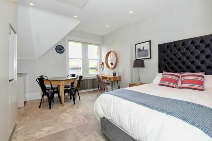 Studio To Rent In Weston Park, Crouch End, London, N8