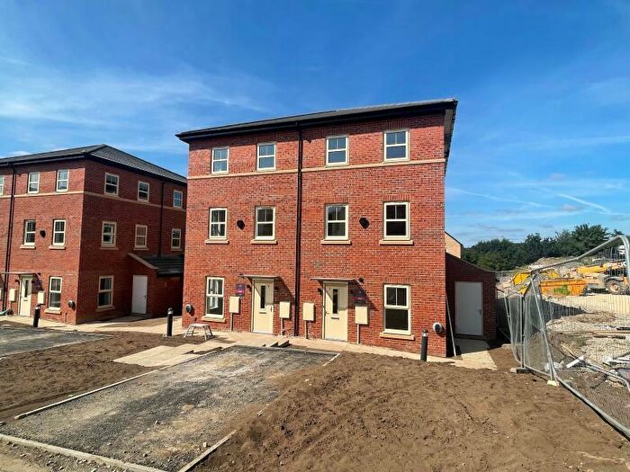 2 Bedroom Town House To Rent In Middleham Lane, Leeds, LS14